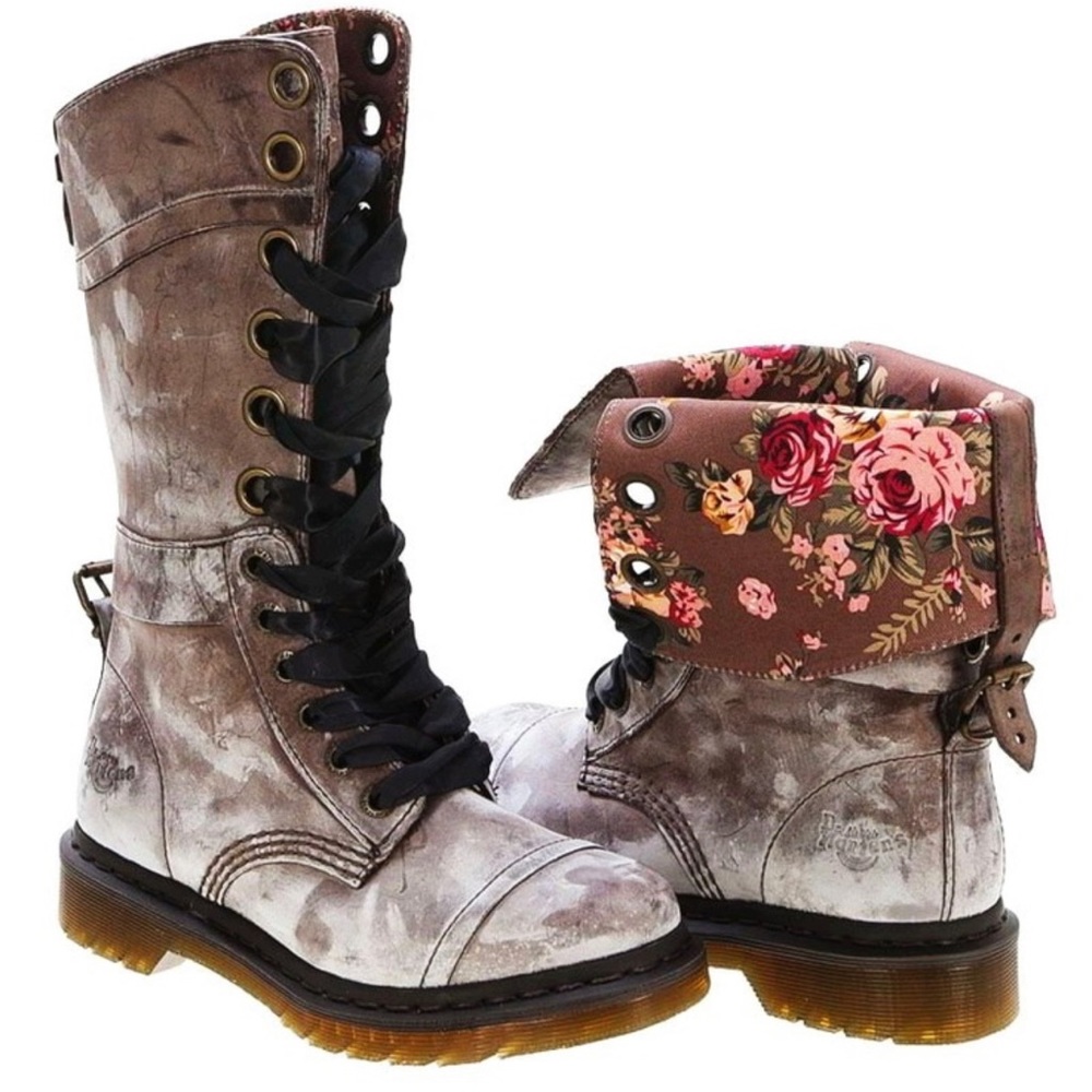Women’s Dr. Martens Triumph 1914’s  fold over boots, size 7